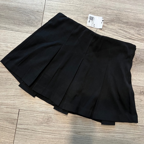 Forever 21 pleated mini skirt - Picture 1 of 6
